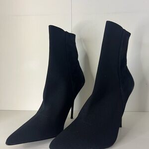 Aqua heels
Size 8.5
Black suede and synthetic